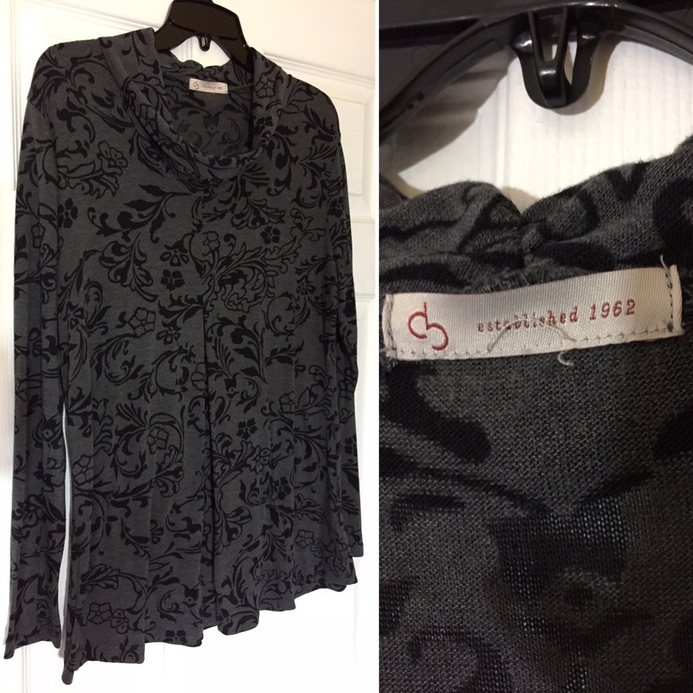 ⭐️ Established 1962. Woman’s blouse.